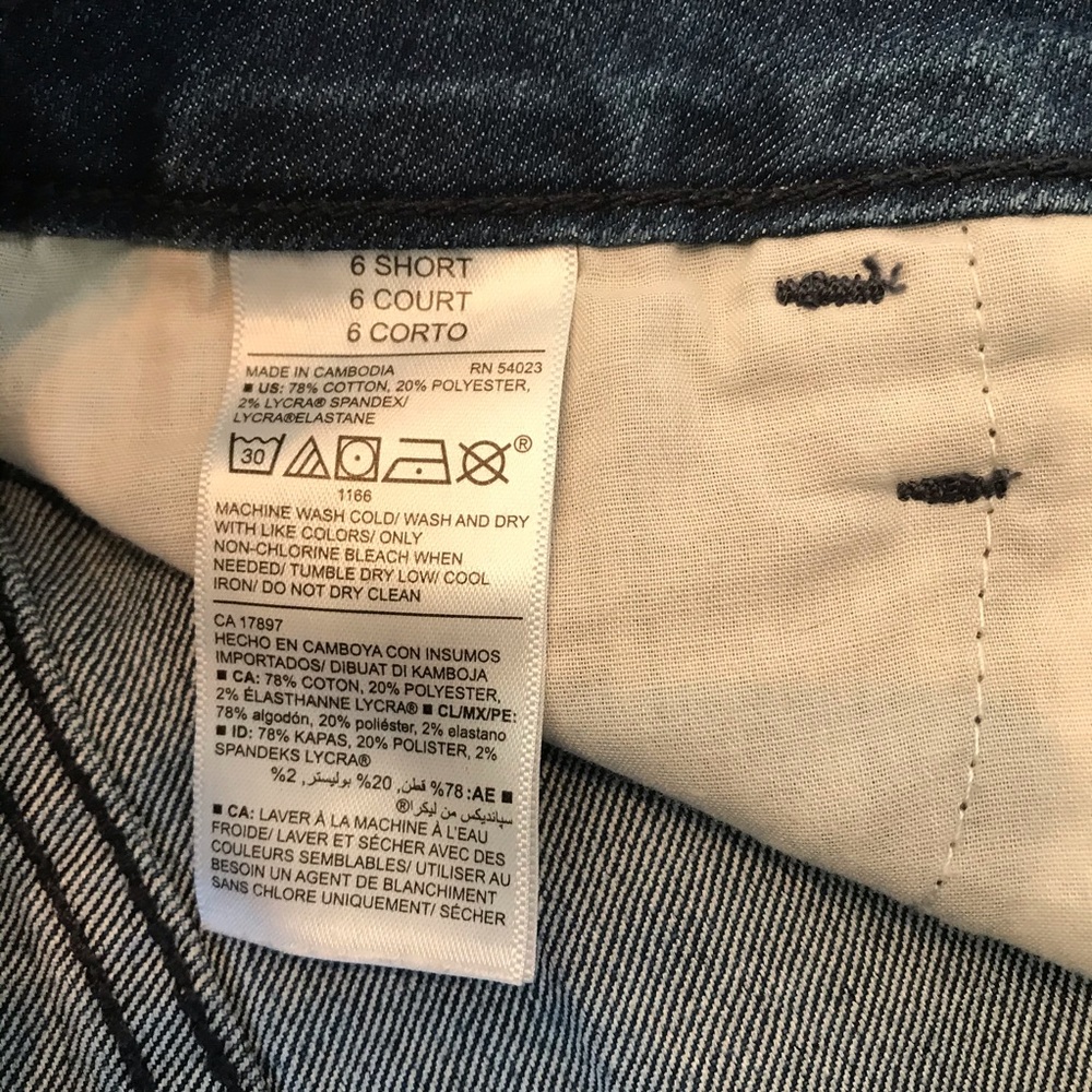 Old Navy Super Skinny Jeans - Picture 3 of 3